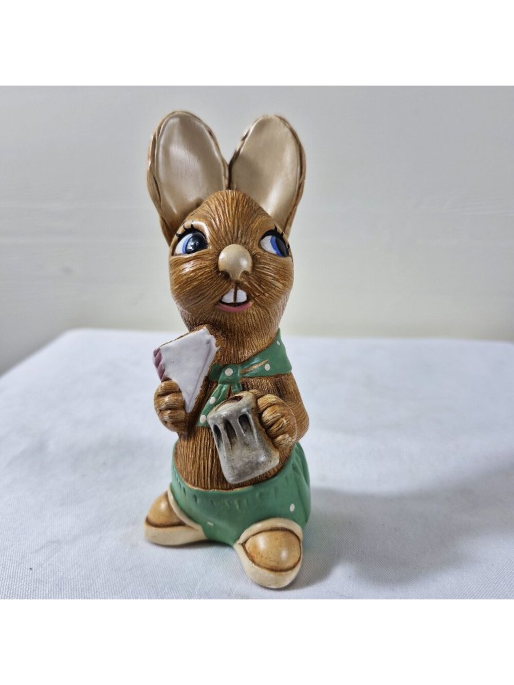 Vintage Pendlefin Muncher Rabbit Figurine 4.5" Hand Painted England Retired